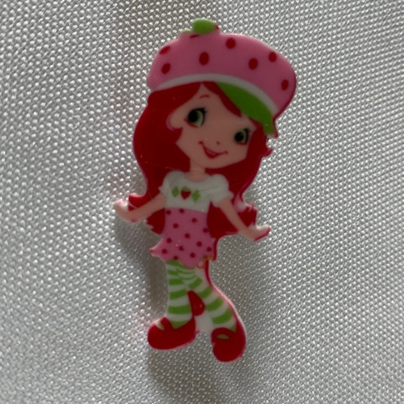 NWT. Handmade Strawberry Shortcake Small Pin Brooch! - Picture 1 of 1